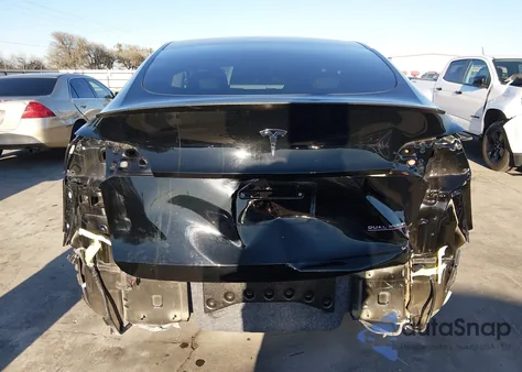 2022 Tesla Model Y Performance Dual Motor All-Wheel Drive z USA, uszkodzony, nr VIN 7SAYGDEF9NF313627